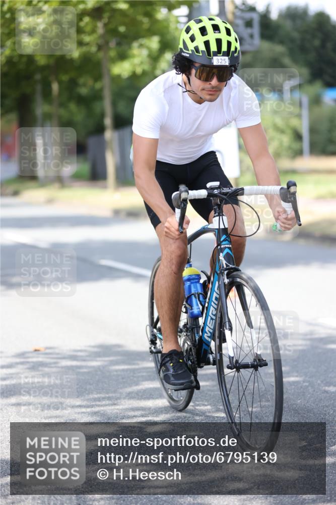 11.08.2024 - GEWOBA Citytriathlon Bremen H.Heesch http://msf.ph/oto/6795139 11.08.2024 13:28:13 Radfahren 201, 297, 311, 325, 534, 727 meine-sportfotos.de