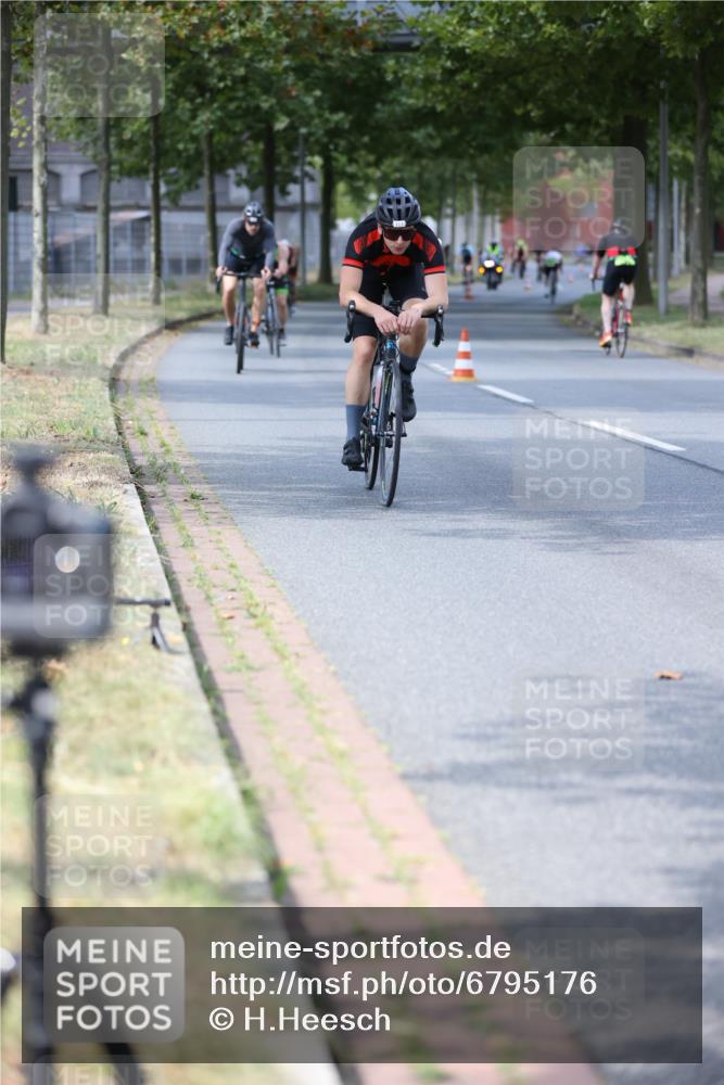 11.08.2024 - GEWOBA Citytriathlon Bremen H.Heesch http://msf.ph/oto/6795176 11.08.2024 13:28:23 Radfahren 201, 232, 285, 308, 311, 325, 326, 390, 510, 534, 542 meine-sportfotos.de