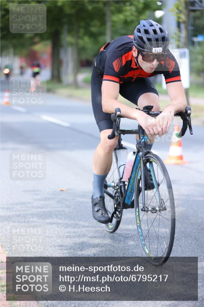 11.08.2024 - GEWOBA Citytriathlon Bremen H.Heesch http://msf.ph/oto/6795217 11.08.2024 13:28:24 Radfahren 201, 232, 285, 308, 311, 325, 326, 381, 390, 510, 534, 542 meine-sportfotos.de