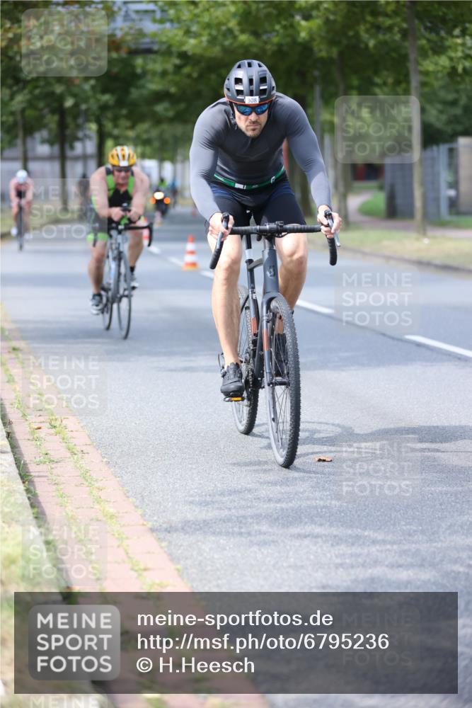 11.08.2024 - GEWOBA Citytriathlon Bremen H.Heesch http://msf.ph/oto/6795236 11.08.2024 13:28:25 Radfahren 201, 206, 232, 285, 308, 311, 326, 381, 390, 510, 534, 542 meine-sportfotos.de