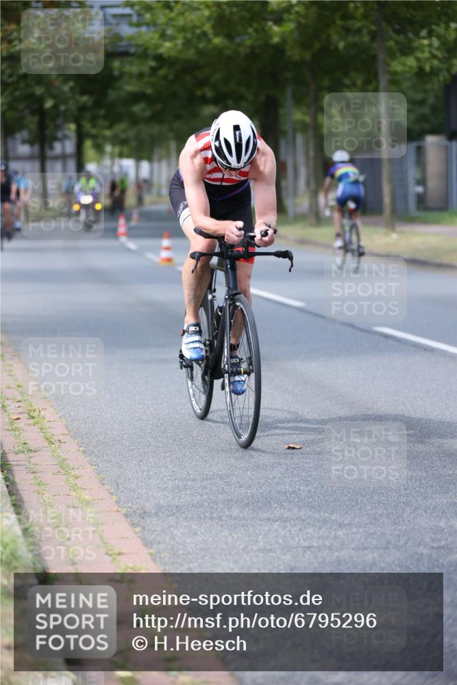 11.08.2024 - GEWOBA Citytriathlon Bremen H.Heesch http://msf.ph/oto/6795296 11.08.2024 13:28:28 Radfahren 201, 206, 232, 285, 308, 311, 326, 381, 390, 434, 435, 456, 510, 534, 542 meine-sportfotos.de