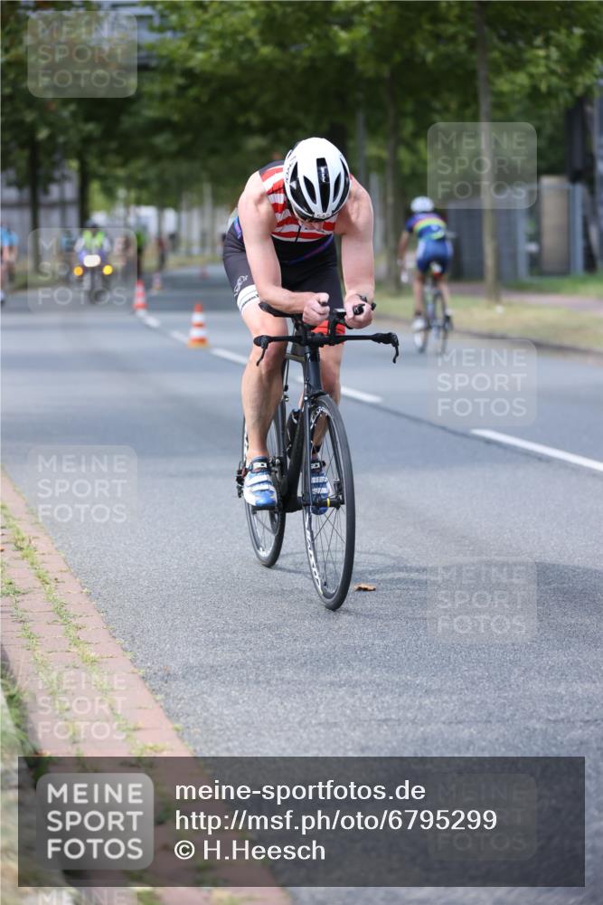 11.08.2024 - GEWOBA Citytriathlon Bremen H.Heesch http://msf.ph/oto/6795299 11.08.2024 13:28:29 Radfahren 201, 206, 232, 285, 308, 311, 326, 372, 381, 390, 434, 435, 456, 510, 534, 542 meine-sportfotos.de