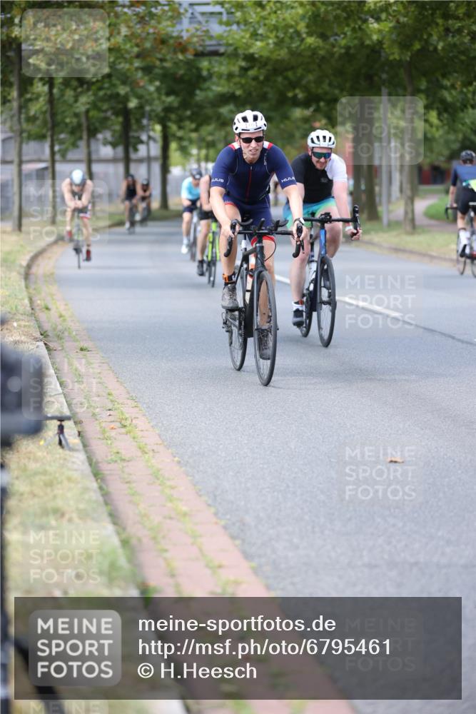 11.08.2024 - GEWOBA Citytriathlon Bremen H.Heesch http://msf.ph/oto/6795461 11.08.2024 13:28:38 Radfahren 206, 232, 234, 285, 291, 298, 308, 311, 326, 338, 372, 379, 381, 390, 434, 435, 456, 459, 474, 510, 542 meine-sportfotos.de