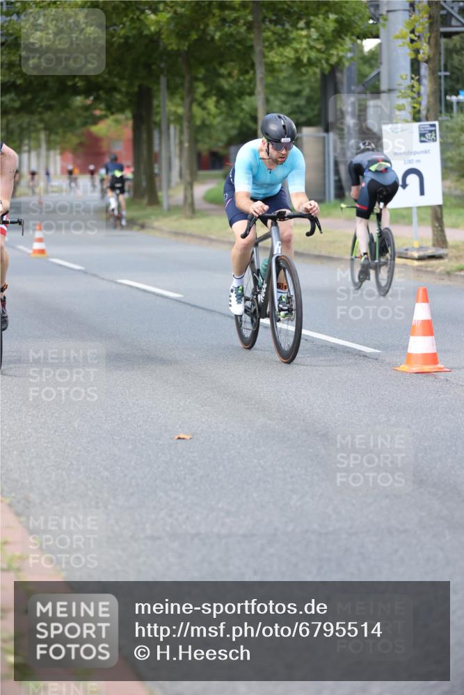 11.08.2024 - GEWOBA Citytriathlon Bremen H.Heesch http://msf.ph/oto/6795514 11.08.2024 13:28:40 Radfahren 205, 206, 232, 234, 278, 285, 291, 298, 326, 338, 372, 379, 381, 390, 434, 435, 456, 459, 474, 510, 542 meine-sportfotos.de