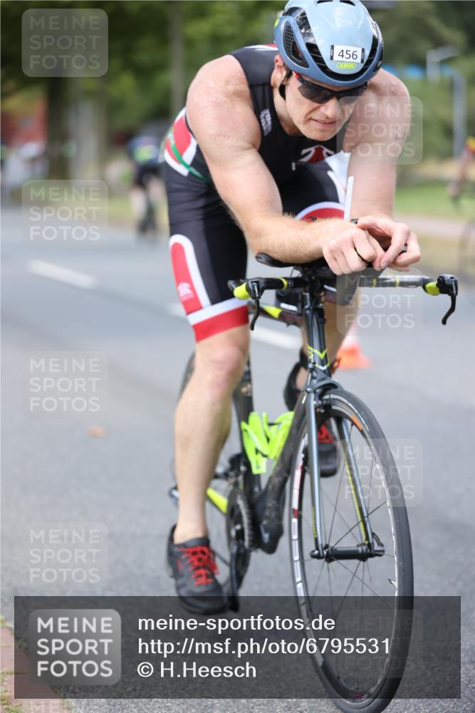 11.08.2024 - GEWOBA Citytriathlon Bremen H.Heesch http://msf.ph/oto/6795531 11.08.2024 13:28:41 Radfahren 205, 206, 232, 234, 278, 285, 291, 298, 326, 338, 372, 379, 381, 390, 434, 435, 456, 459, 474, 510 meine-sportfotos.de