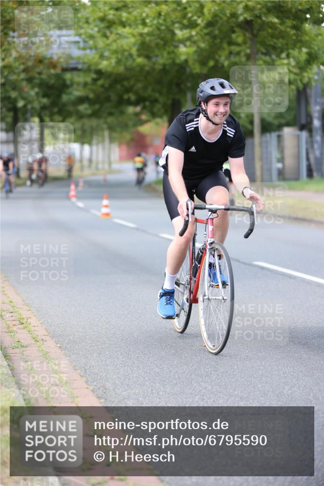 11.08.2024 - GEWOBA Citytriathlon Bremen H.Heesch http://msf.ph/oto/6795590 11.08.2024 13:28:47 Radfahren 205, 206, 234, 278, 291, 298, 326, 338, 372, 379, 381, 390, 434, 435, 456, 459, 474, 510 meine-sportfotos.de