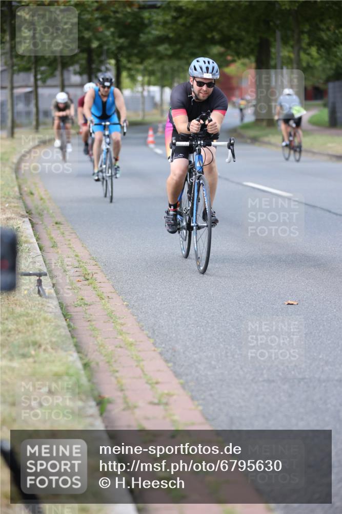 11.08.2024 - GEWOBA Citytriathlon Bremen H.Heesch http://msf.ph/oto/6795630 11.08.2024 13:28:50 Radfahren 205, 206, 234, 278, 291, 298, 338, 372, 379, 434, 435, 456, 459, 474 meine-sportfotos.de
