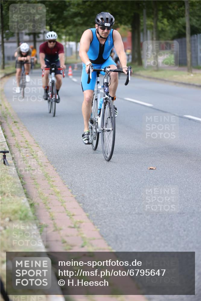 11.08.2024 - GEWOBA Citytriathlon Bremen H.Heesch http://msf.ph/oto/6795647 11.08.2024 13:28:51 Radfahren 205, 234, 278, 291, 298, 338, 372, 379, 434, 435, 456, 459, 474 meine-sportfotos.de