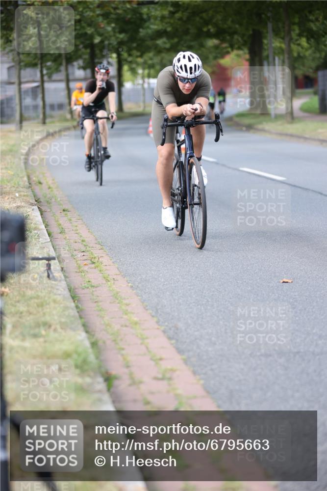 11.08.2024 - GEWOBA Citytriathlon Bremen H.Heesch http://msf.ph/oto/6795663 11.08.2024 13:28:52 Radfahren 205, 234, 278, 291, 298, 338, 372, 379, 434, 456, 459, 474 meine-sportfotos.de