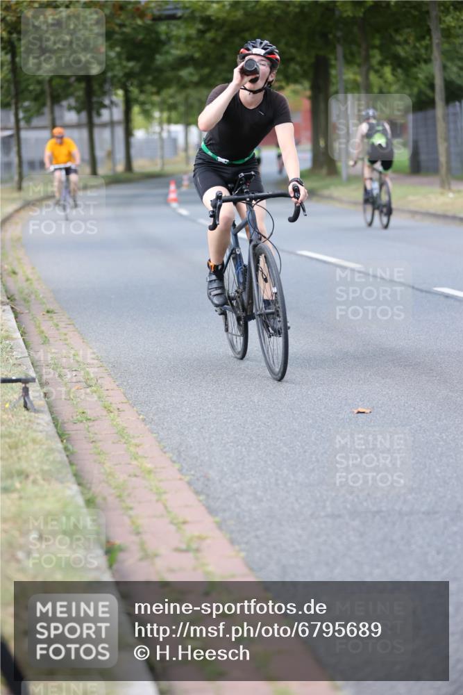 11.08.2024 - GEWOBA Citytriathlon Bremen H.Heesch http://msf.ph/oto/6795689 11.08.2024 13:28:53 Radfahren 205, 234, 278, 291, 298, 338, 372, 379, 434, 459, 474 meine-sportfotos.de