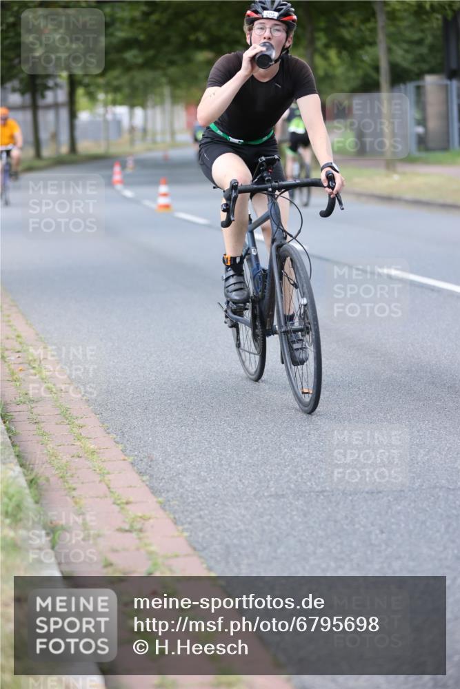 11.08.2024 - GEWOBA Citytriathlon Bremen H.Heesch http://msf.ph/oto/6795698 11.08.2024 13:28:54 Radfahren 205, 234, 278, 291, 298, 338, 372, 379, 459, 474 meine-sportfotos.de