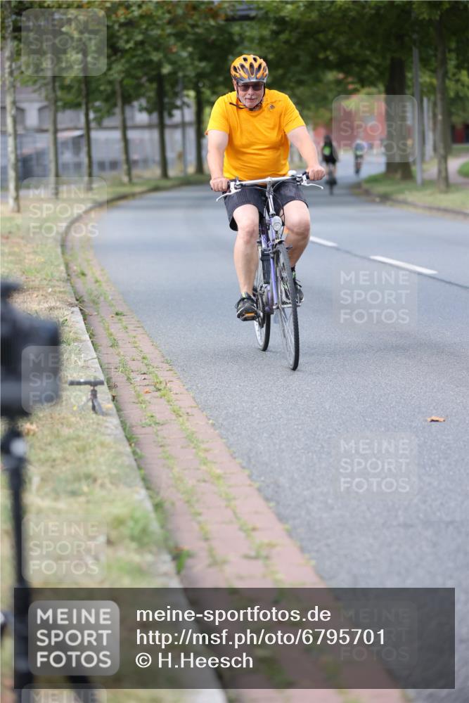 11.08.2024 - GEWOBA Citytriathlon Bremen H.Heesch http://msf.ph/oto/6795701 11.08.2024 13:28:57 Radfahren 205, 234, 278, 291, 298, 338, 339, 379, 459 meine-sportfotos.de