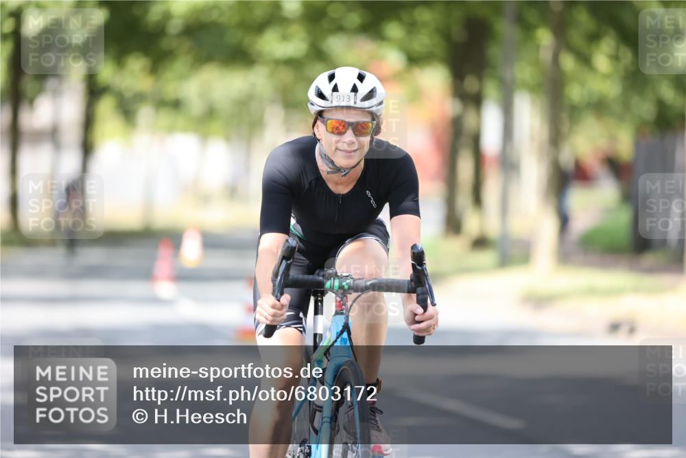 11.08.2024 - GEWOBA Citytriathlon Bremen H.Heesch http://msf.ph/oto/6803172 11.08.2024 12:05:16 Laufen  meine-sportfotos.de