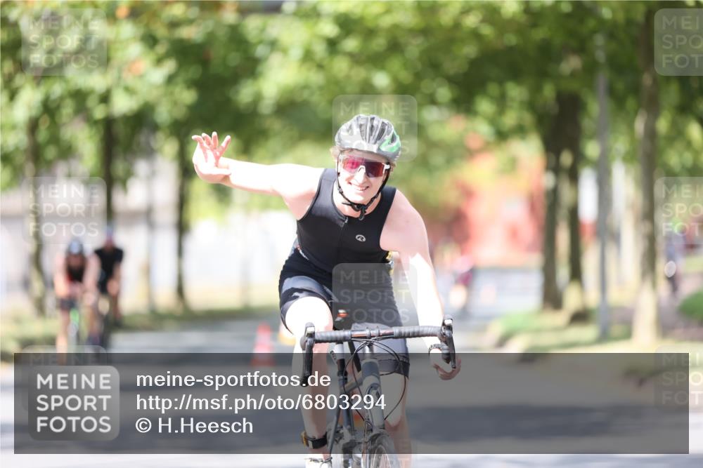 11.08.2024 - GEWOBA Citytriathlon Bremen H.Heesch http://msf.ph/oto/6803294 11.08.2024 12:05:57 Laufen  meine-sportfotos.de