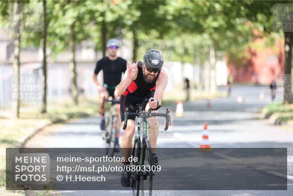 11.08.2024 - GEWOBA Citytriathlon Bremen H.Heesch http://msf.ph/oto/6803309 11.08.2024 12:06:00 Laufen  meine-sportfotos.de