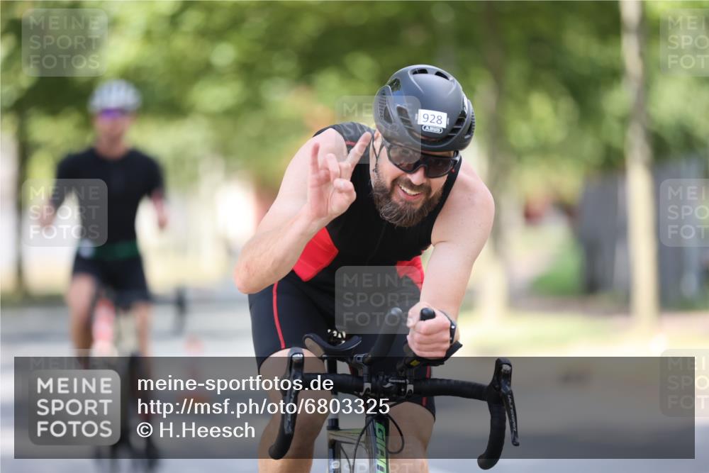 11.08.2024 - GEWOBA Citytriathlon Bremen H.Heesch http://msf.ph/oto/6803325 11.08.2024 12:06:00 Laufen  meine-sportfotos.de