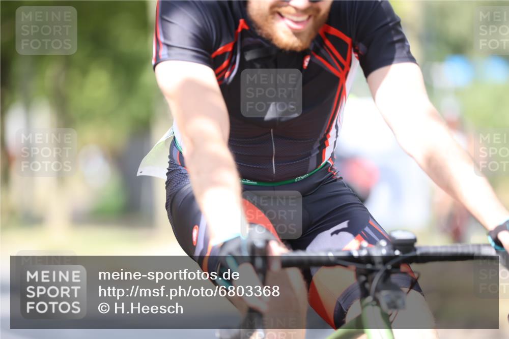 11.08.2024 - GEWOBA Citytriathlon Bremen H.Heesch http://msf.ph/oto/6803368 11.08.2024 12:06:10 Laufen  meine-sportfotos.de