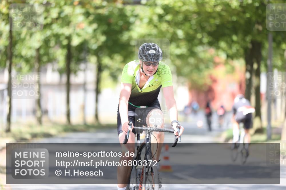 11.08.2024 - GEWOBA Citytriathlon Bremen H.Heesch http://msf.ph/oto/6803372 11.08.2024 12:06:11 Laufen  meine-sportfotos.de