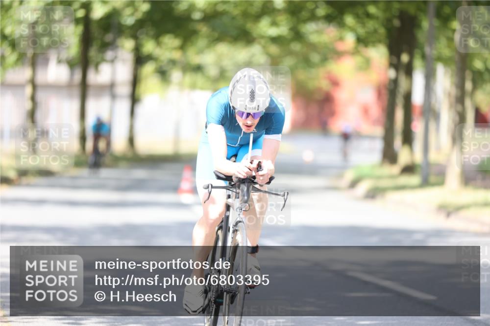 11.08.2024 - GEWOBA Citytriathlon Bremen H.Heesch http://msf.ph/oto/6803395 11.08.2024 12:06:21 Radfahren 860, 924, 934, 978 meine-sportfotos.de