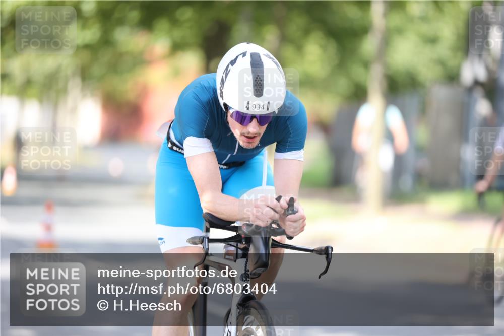 11.08.2024 - GEWOBA Citytriathlon Bremen H.Heesch http://msf.ph/oto/6803404 11.08.2024 12:06:21 Radfahren 860, 924, 934, 978 meine-sportfotos.de