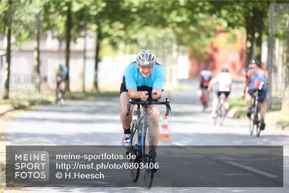 11.08.2024 - GEWOBA Citytriathlon Bremen H.Heesch http://msf.ph/oto/6803406 11.08.2024 12:06:26 Radfahren 924, 934, 978 meine-sportfotos.de