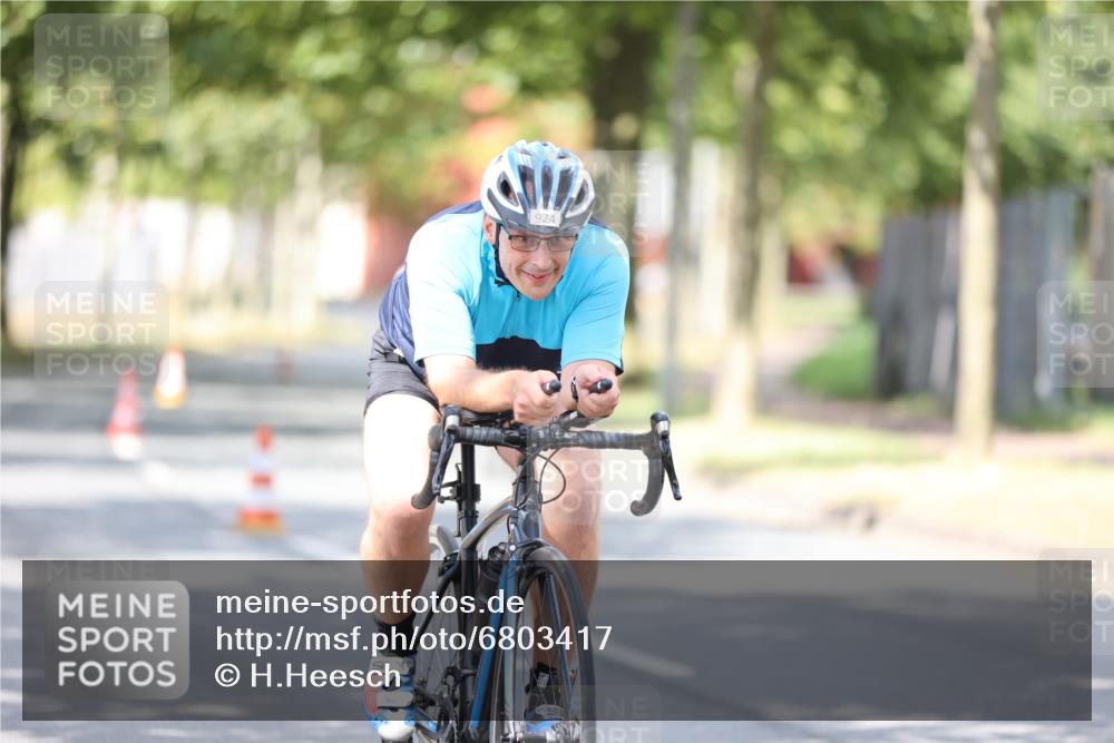 11.08.2024 - GEWOBA Citytriathlon Bremen H.Heesch http://msf.ph/oto/6803417 11.08.2024 12:06:26 Radfahren 924, 934, 978 meine-sportfotos.de