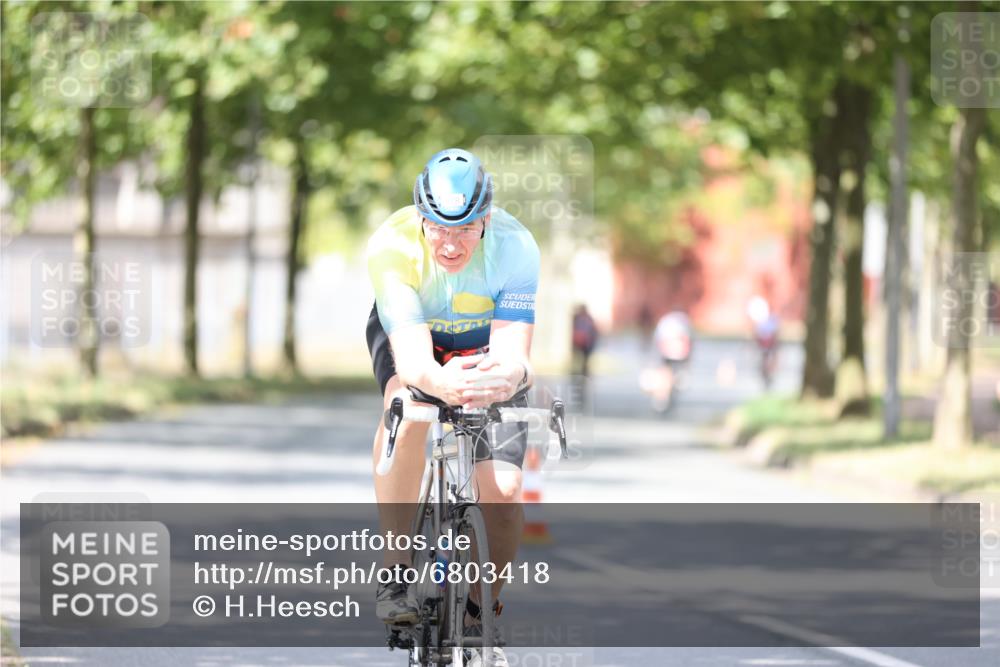 11.08.2024 - GEWOBA Citytriathlon Bremen H.Heesch http://msf.ph/oto/6803418 11.08.2024 12:06:30 Radfahren 924, 934, 978, 1025 meine-sportfotos.de