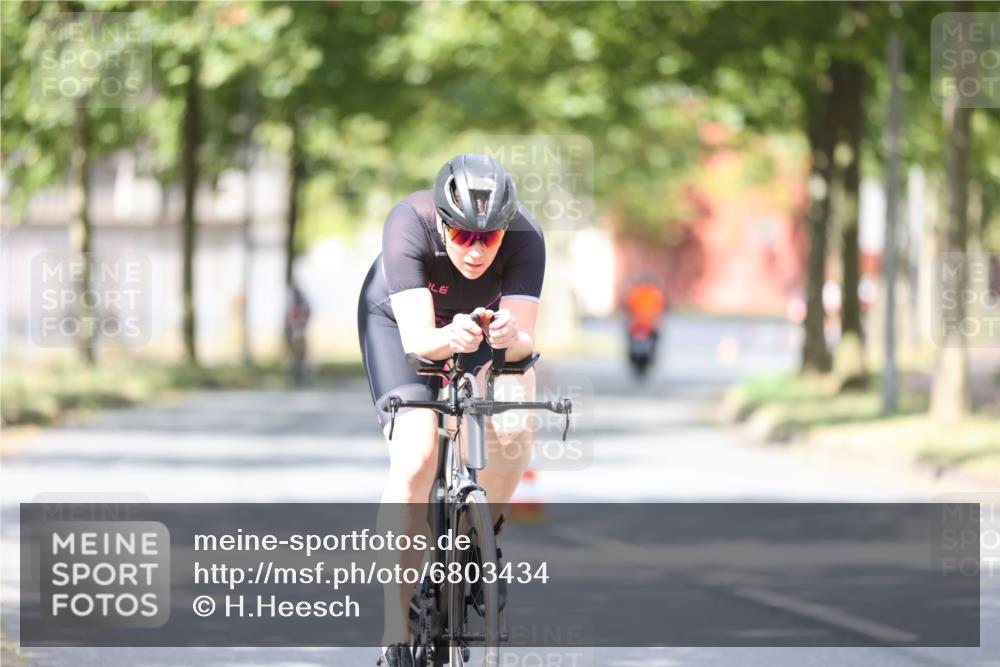 11.08.2024 - GEWOBA Citytriathlon Bremen H.Heesch http://msf.ph/oto/6803434 11.08.2024 12:06:44 Radfahren 815, 886, 915, 939, 1025 meine-sportfotos.de