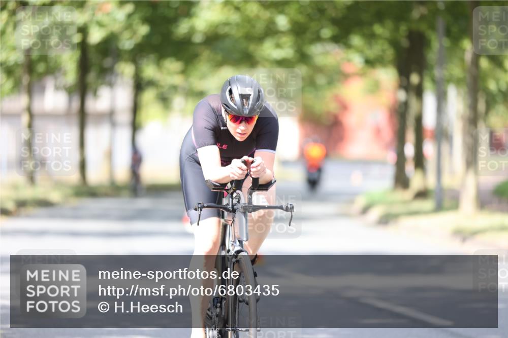 11.08.2024 - GEWOBA Citytriathlon Bremen H.Heesch http://msf.ph/oto/6803435 11.08.2024 12:06:45 Radfahren 815, 886, 915, 939, 1025 meine-sportfotos.de