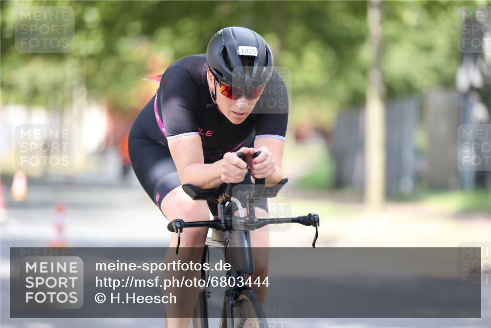 11.08.2024 - GEWOBA Citytriathlon Bremen H.Heesch http://msf.ph/oto/6803444 11.08.2024 12:06:45 Radfahren 815, 886, 915, 939, 1025 meine-sportfotos.de