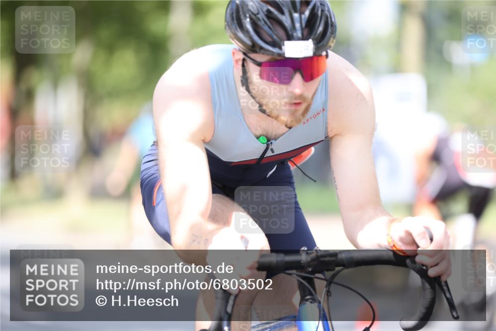11.08.2024 - GEWOBA Citytriathlon Bremen H.Heesch http://msf.ph/oto/6803502 11.08.2024 12:12:36 Radfahren 749, 857, 960, 961, 993, 999 meine-sportfotos.de