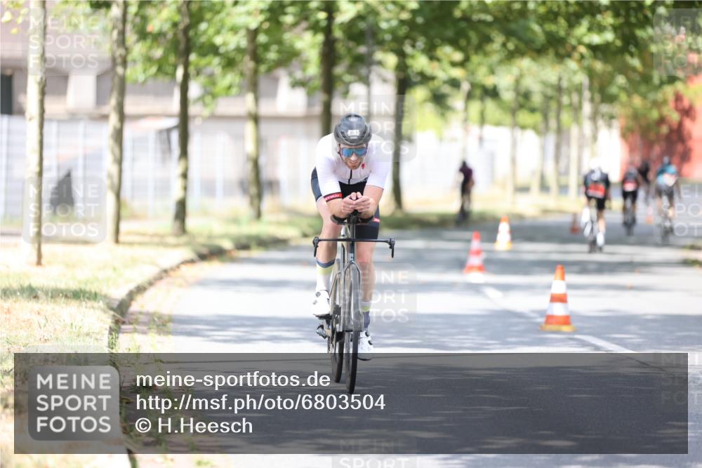 11.08.2024 - GEWOBA Citytriathlon Bremen H.Heesch http://msf.ph/oto/6803504 11.08.2024 12:12:42 Radfahren 749, 831, 840, 857, 961, 993, 999 meine-sportfotos.de