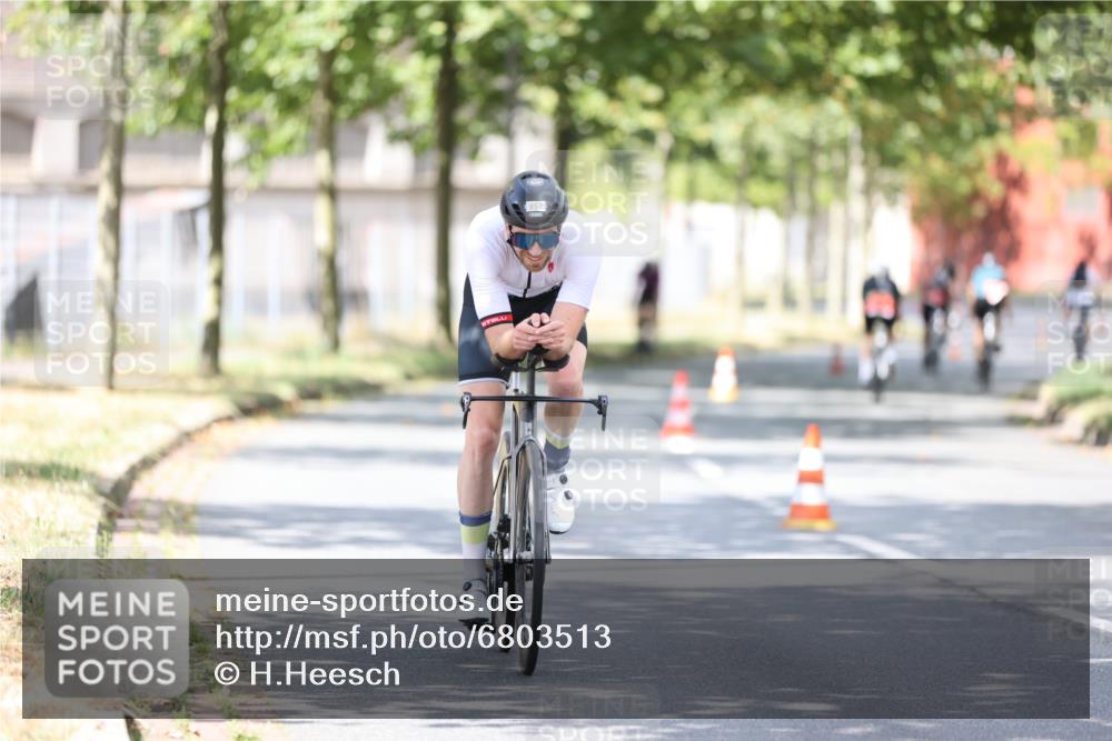 11.08.2024 - GEWOBA Citytriathlon Bremen H.Heesch http://msf.ph/oto/6803513 11.08.2024 12:12:42 Radfahren 749, 831, 840, 857, 961, 993, 999 meine-sportfotos.de