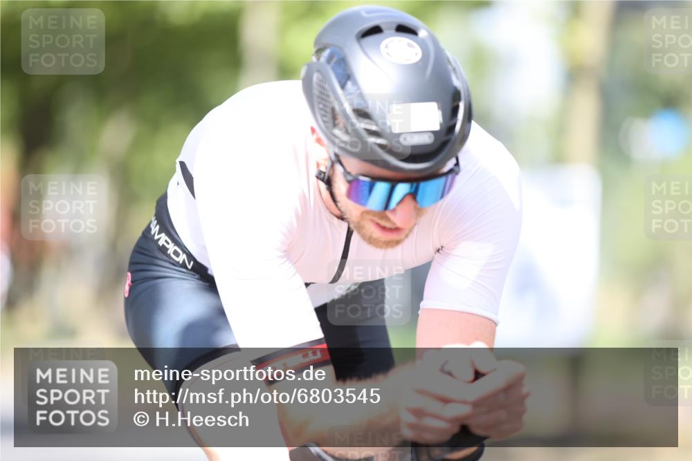 11.08.2024 - GEWOBA Citytriathlon Bremen H.Heesch http://msf.ph/oto/6803545 11.08.2024 12:12:43 Radfahren 749, 831, 840, 857, 961, 993, 999 meine-sportfotos.de