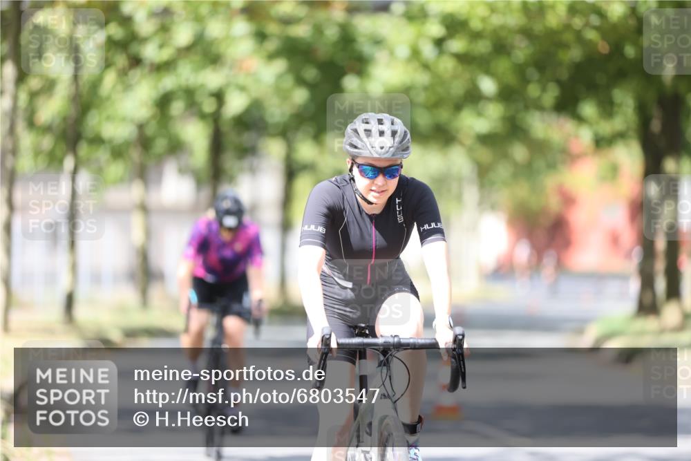 11.08.2024 - GEWOBA Citytriathlon Bremen H.Heesch http://msf.ph/oto/6803547 11.08.2024 12:12:49 Radfahren 807, 831, 840, 857, 993, 999 meine-sportfotos.de