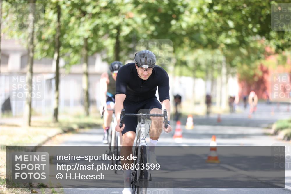 11.08.2024 - GEWOBA Citytriathlon Bremen H.Heesch http://msf.ph/oto/6803599 11.08.2024 12:12:54 Radfahren 743, 807, 831, 840, 857, 969, 993, 999, 1009 meine-sportfotos.de