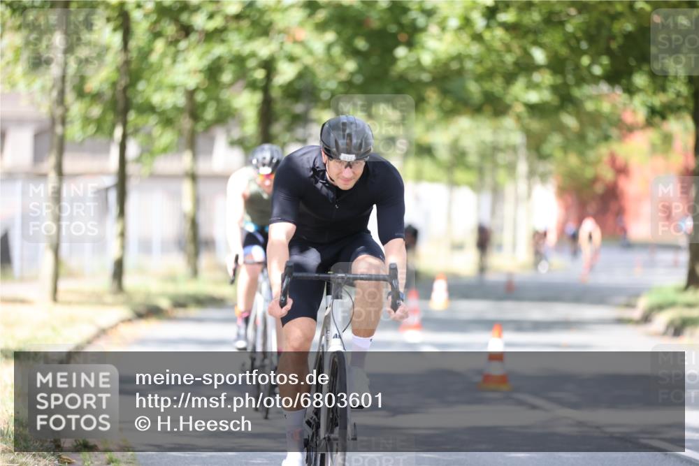 11.08.2024 - GEWOBA Citytriathlon Bremen H.Heesch http://msf.ph/oto/6803601 11.08.2024 12:12:54 Radfahren 743, 807, 831, 840, 857, 969, 993, 999, 1009 meine-sportfotos.de