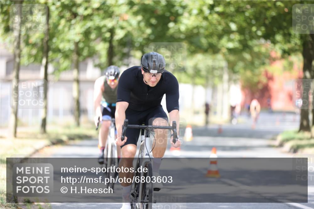 11.08.2024 - GEWOBA Citytriathlon Bremen H.Heesch http://msf.ph/oto/6803603 11.08.2024 12:12:55 Radfahren 743, 788, 807, 831, 840, 857, 969, 993, 999, 1009 meine-sportfotos.de