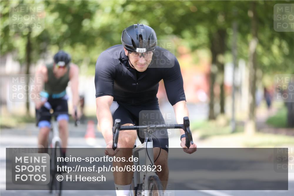 11.08.2024 - GEWOBA Citytriathlon Bremen H.Heesch http://msf.ph/oto/6803623 11.08.2024 12:12:55 Radfahren 743, 788, 807, 831, 840, 857, 969, 993, 999, 1009 meine-sportfotos.de