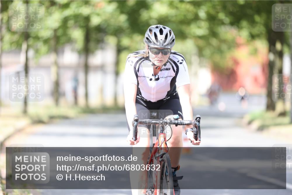 11.08.2024 - GEWOBA Citytriathlon Bremen H.Heesch http://msf.ph/oto/6803632 11.08.2024 12:07:15 Radfahren 779, 792, 812, 847, 848, 901, 1015, 1037 meine-sportfotos.de