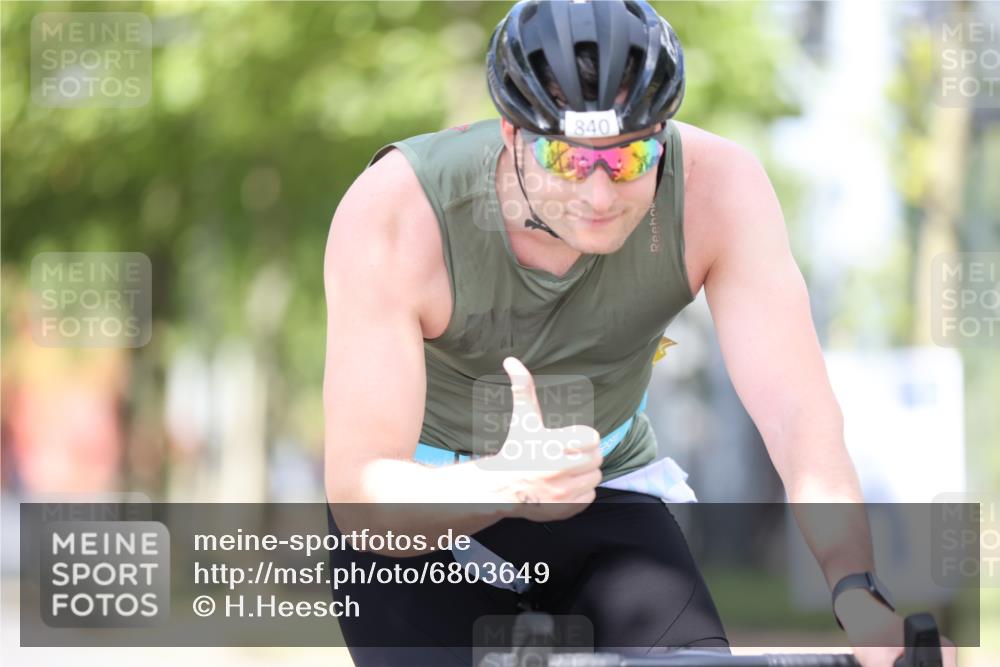 11.08.2024 - GEWOBA Citytriathlon Bremen H.Heesch http://msf.ph/oto/6803649 11.08.2024 12:12:56 Radfahren 743, 769, 788, 807, 831, 840, 857, 969, 993, 999, 1009 meine-sportfotos.de