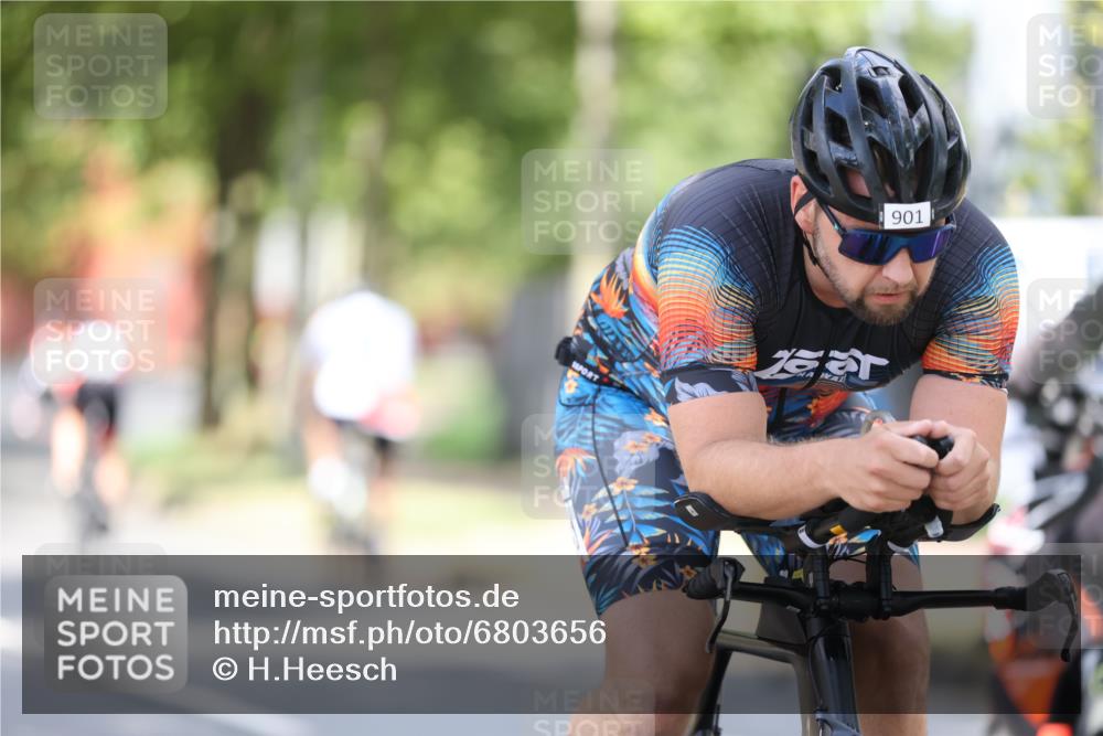 11.08.2024 - GEWOBA Citytriathlon Bremen H.Heesch http://msf.ph/oto/6803656 11.08.2024 12:07:17 Radfahren 779, 792, 812, 847, 848, 901, 1015, 1037 meine-sportfotos.de