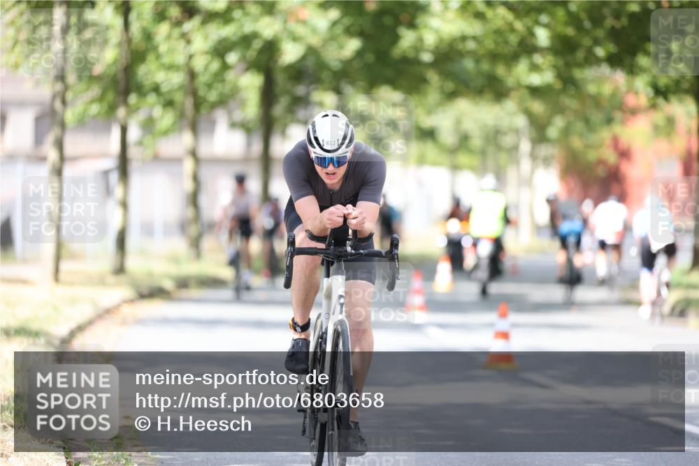 11.08.2024 - GEWOBA Citytriathlon Bremen H.Heesch http://msf.ph/oto/6803658 11.08.2024 12:07:21 Radfahren 779, 792, 794, 812, 847, 848, 901, 1015, 1037 meine-sportfotos.de