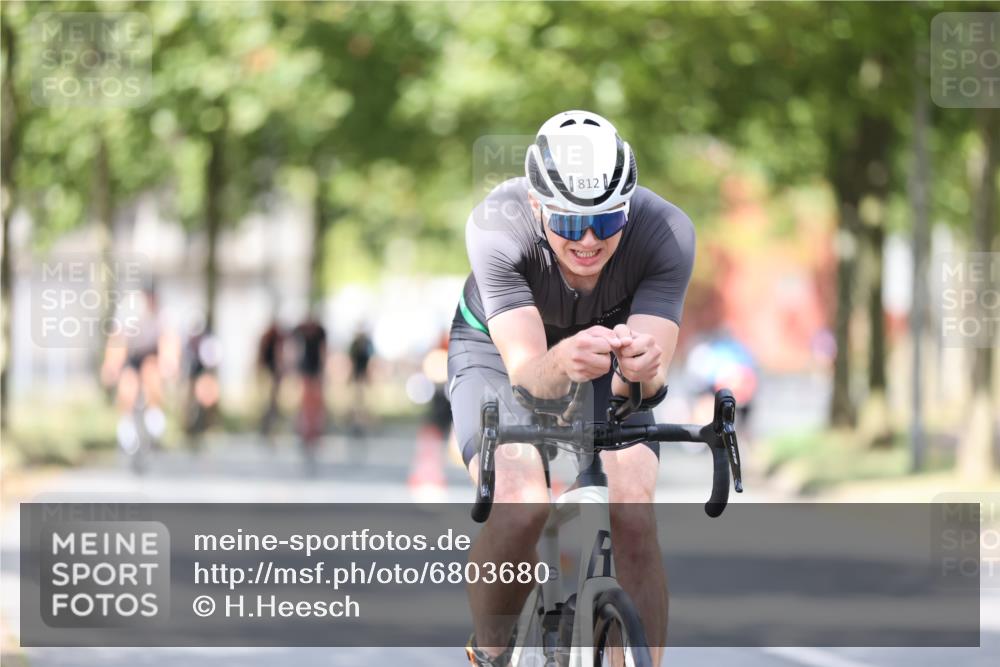 11.08.2024 - GEWOBA Citytriathlon Bremen H.Heesch http://msf.ph/oto/6803680 11.08.2024 12:07:21 Radfahren 779, 792, 794, 812, 847, 848, 901, 1015, 1037 meine-sportfotos.de