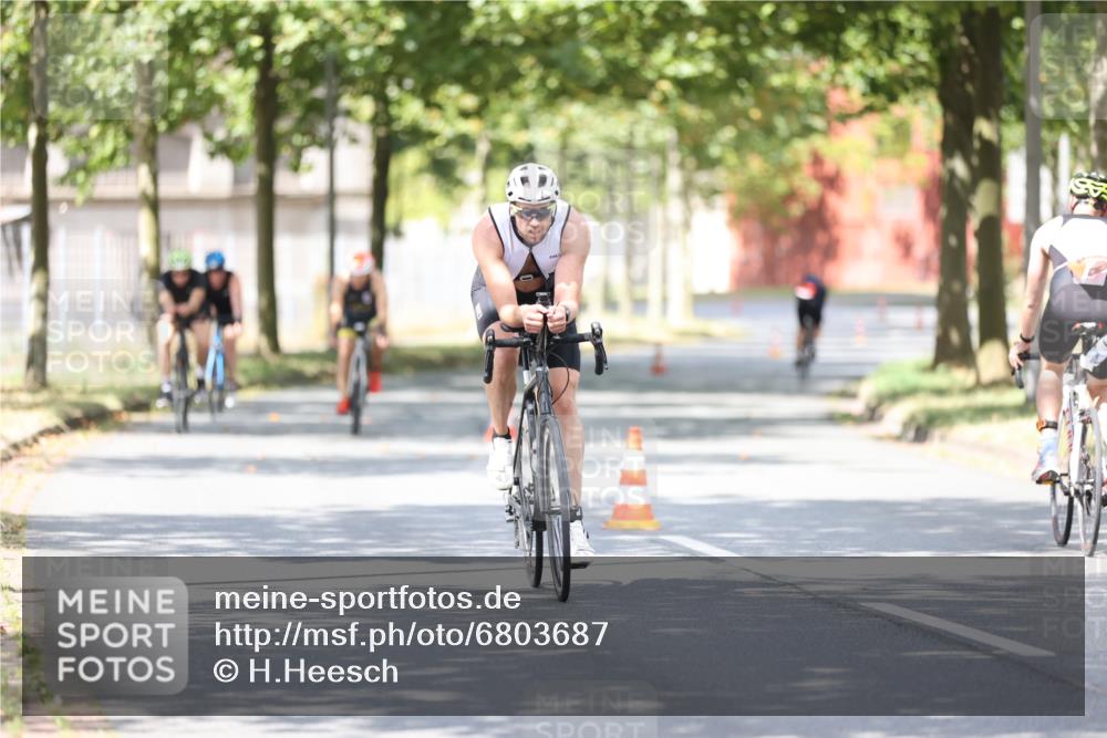 11.08.2024 - GEWOBA Citytriathlon Bremen H.Heesch http://msf.ph/oto/6803687 11.08.2024 12:13:01 Radfahren 743, 769, 788, 807, 831, 840, 969, 1009 meine-sportfotos.de