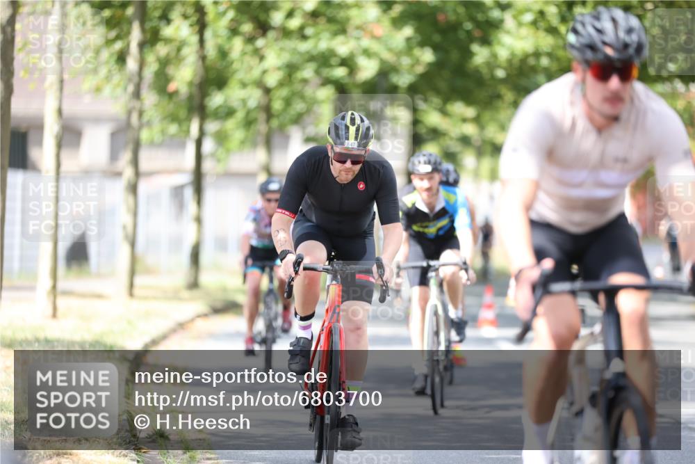 11.08.2024 - GEWOBA Citytriathlon Bremen H.Heesch http://msf.ph/oto/6803700 11.08.2024 12:07:25 Radfahren 779, 785, 792, 794, 812, 817, 847, 848, 901, 1015, 1037 meine-sportfotos.de