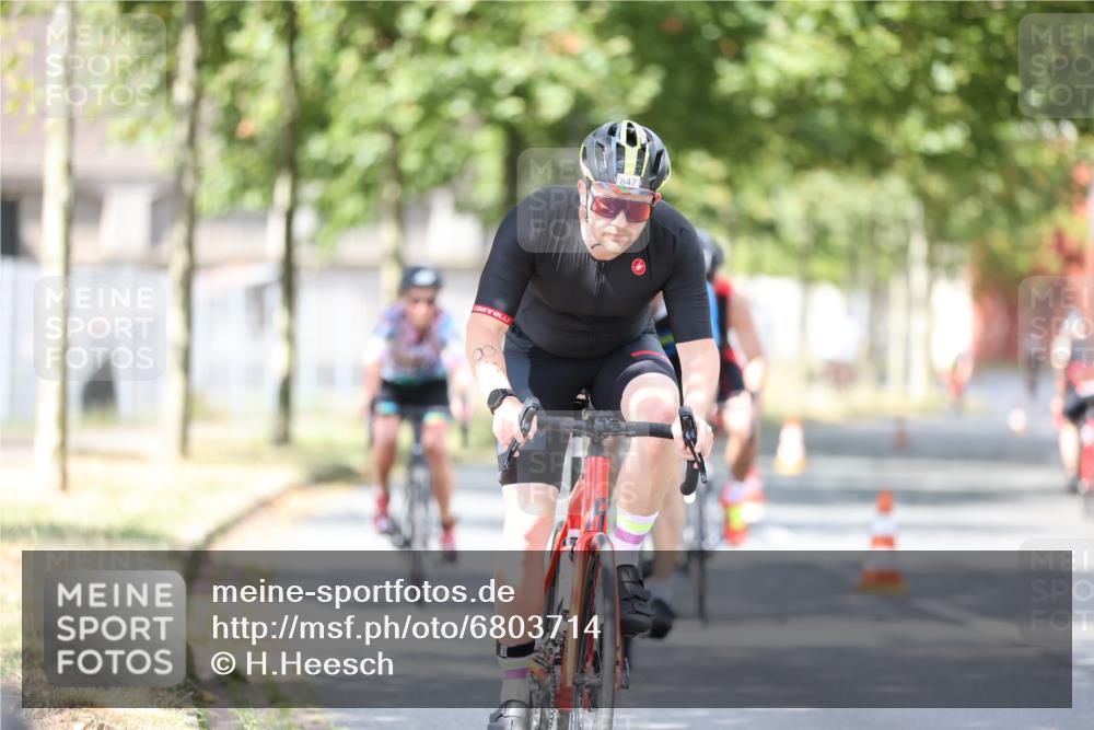 11.08.2024 - GEWOBA Citytriathlon Bremen H.Heesch http://msf.ph/oto/6803714 11.08.2024 12:07:25 Radfahren 779, 785, 792, 794, 812, 817, 847, 848, 901, 1015, 1037 meine-sportfotos.de