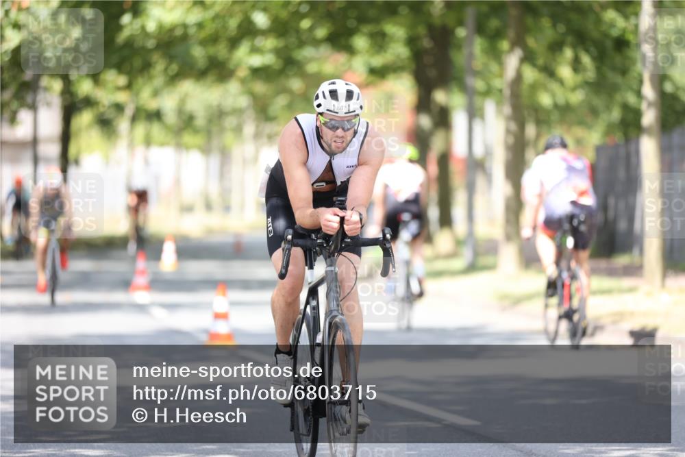11.08.2024 - GEWOBA Citytriathlon Bremen H.Heesch http://msf.ph/oto/6803715 11.08.2024 12:13:02 Radfahren 743, 769, 788, 807, 831, 840, 969, 1009 meine-sportfotos.de