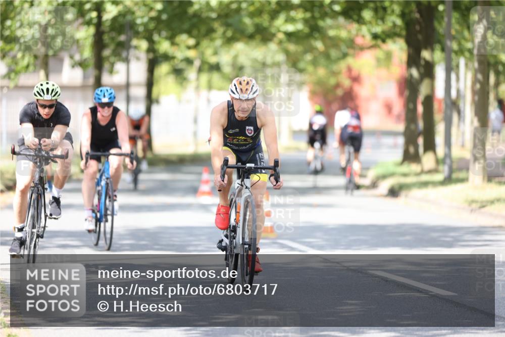 11.08.2024 - GEWOBA Citytriathlon Bremen H.Heesch http://msf.ph/oto/6803717 11.08.2024 12:13:05 Radfahren 743, 769, 788, 807, 831, 840, 969, 1009 meine-sportfotos.de
