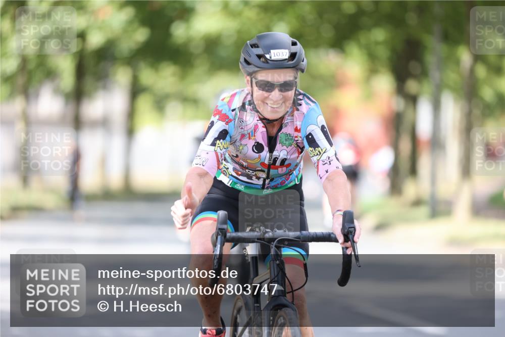 11.08.2024 - GEWOBA Citytriathlon Bremen H.Heesch http://msf.ph/oto/6803747 11.08.2024 12:07:28 Radfahren 779, 785, 792, 794, 812, 817, 847, 848, 1037 meine-sportfotos.de